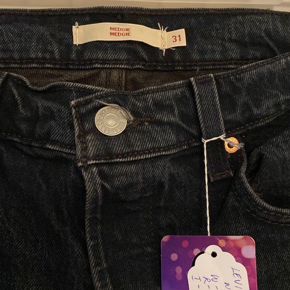 # 004 - Levi’s -  premium Wedgie Jeans Dark Wash - Picture 2 of 3